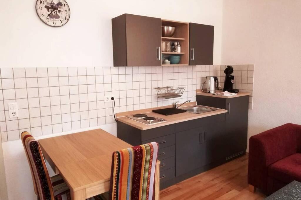 Ferienwohnung - Apartment Mit Balkon In Halle-Saale, Trotha Halle  Extérieur photo